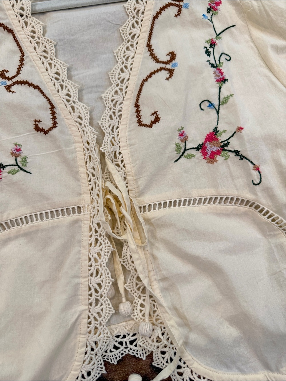 Embroidered Cream Boho Cropped Blouse - Picture 2 of 7